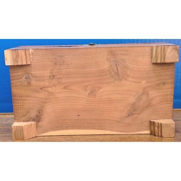 VTG Mid Century Peterson Bros Silhouette Cedar Jewelry Trinket Box Brass Clasp - Picture 7 of 8